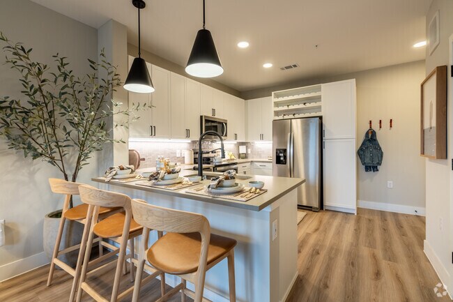 1BR, 1BA - 687SF - Kitchen - The Howard