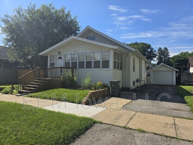 Photo - 1320 Leavitt St House