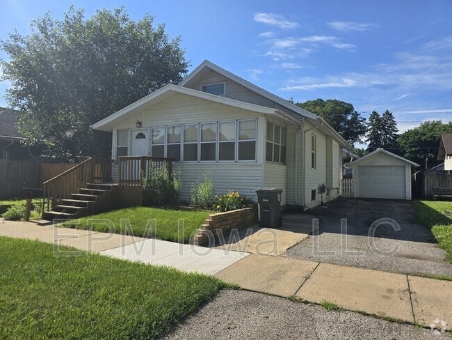 Building Photo - 1320 Leavitt St Rental