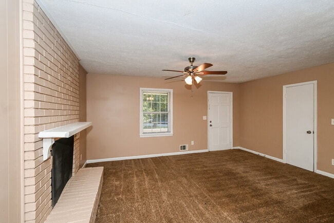 Photo - 6490 Executive Dr