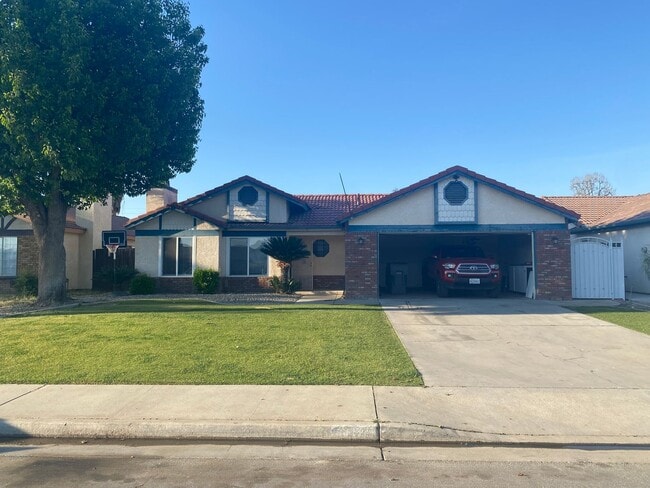 Building Photo - Recently Remodeled 3 BD 2 BA House in a Desirable SW Bakersfield