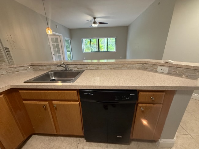 Photo - 2445 SW 18th Terrace Unidad 220