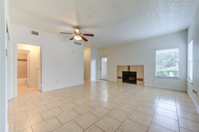 Building Photo - 2021 Spenwick Dr Unit 510