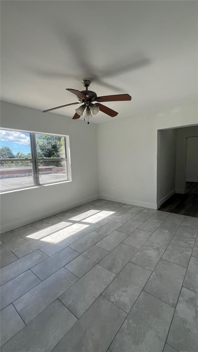 Photo - 413 NW 33rd St Unidad B