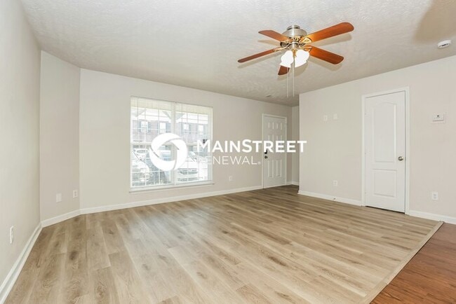 Photo - 3 Bedroom Pet-Friendly Home in La Vergne, TN with Main Street Renewal