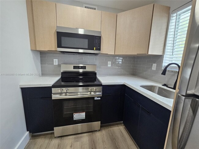 Building Photo - 560 NE 63rd St Unit 3 Rental