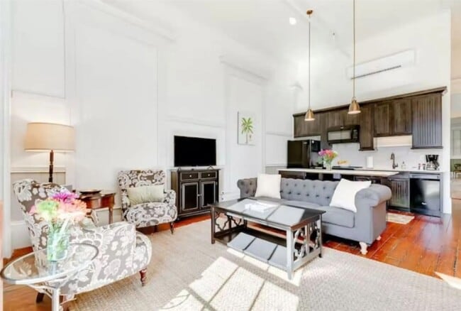 Photo - 2010 The Strand Unit 201