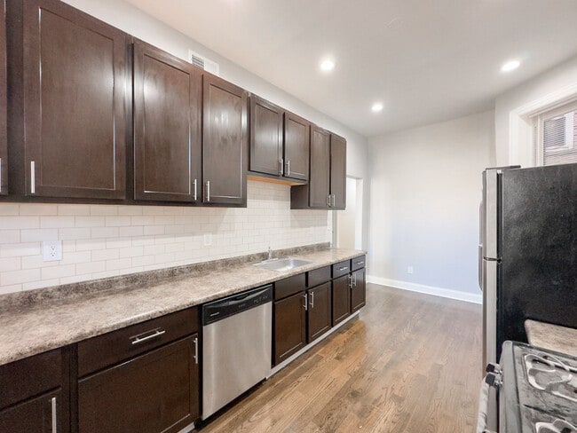 Photo - 906 W Montrose Ave Unit 3