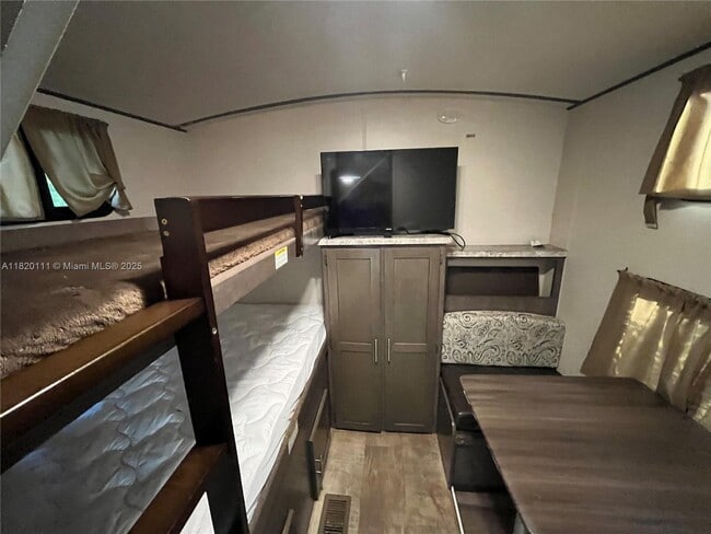 Photo - 1580 NE 13th St