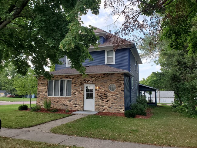 Photo - 502 E 1st St S