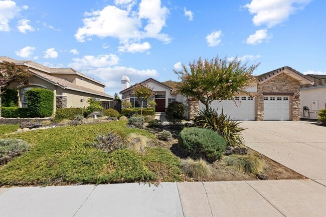 Photo - 560 Diana Ave