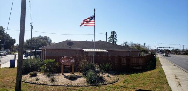 Deer Park Apartments - 1411 - Deer Park Apartments - 1411 Unidad A