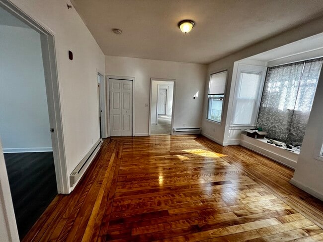 Building Photo - 3-5 Woodbine St Unit 1