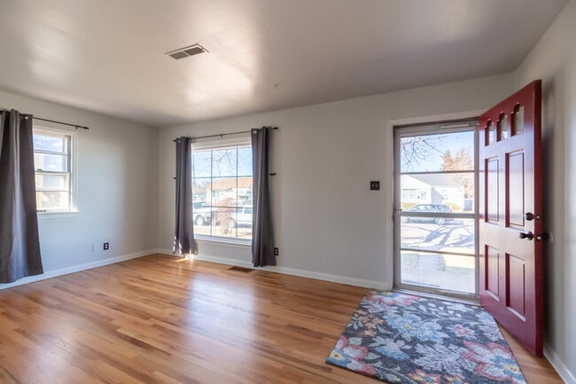 Photo - 3323 Alexander Ave