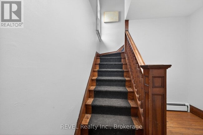 Photo - 228 Dufferin St Unit 2-upper