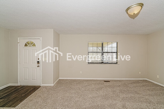 Photo - 990 Stowe St