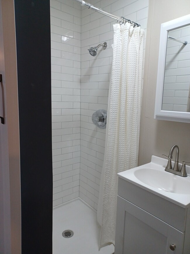 Building Photo - 233 Leland Ave Unit 233 LELAND AVE SF Apt A