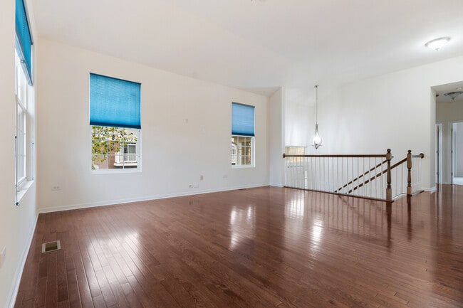 Photo - 2528 Dunraven Ave