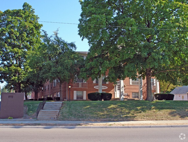 Williamsburg Plaza