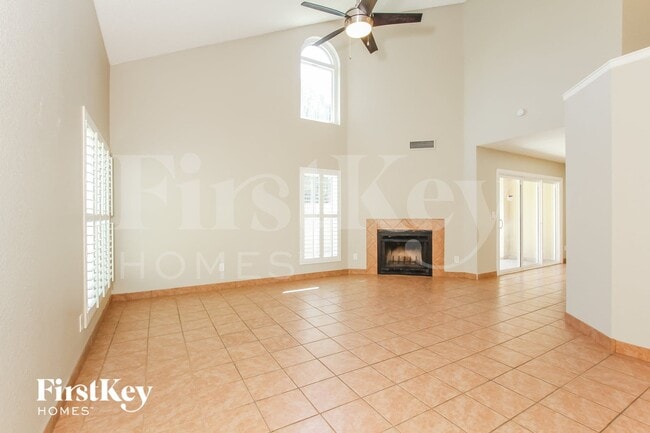 Photo - 521 E Wescott Dr
