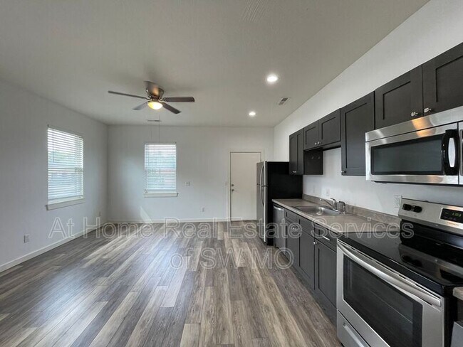 Photo - 2009 E Grand St Unit F