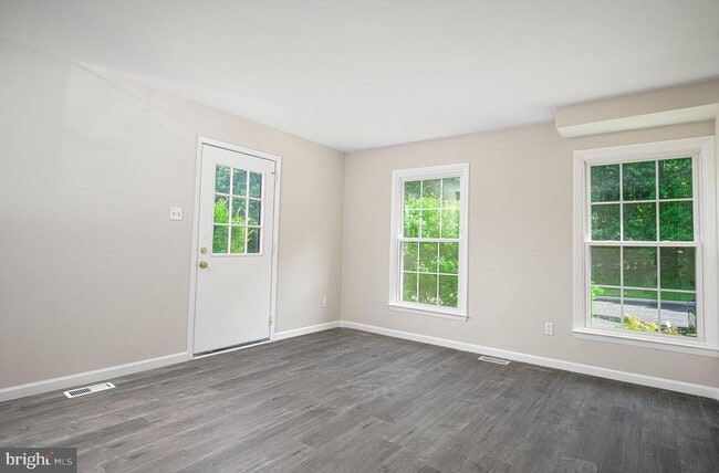 Photo - 15 Burnsway Ct