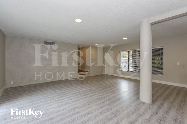 1185 Arizona Ave