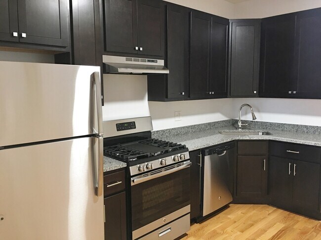 Photo - Rogers Park 1BR Garden unit - Near Red Line & Lake Unit G1