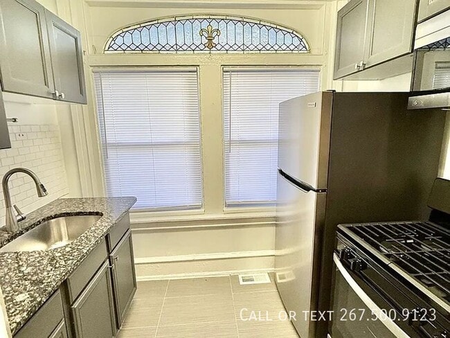 Photo - 236 Buckingham Pl Unit 1