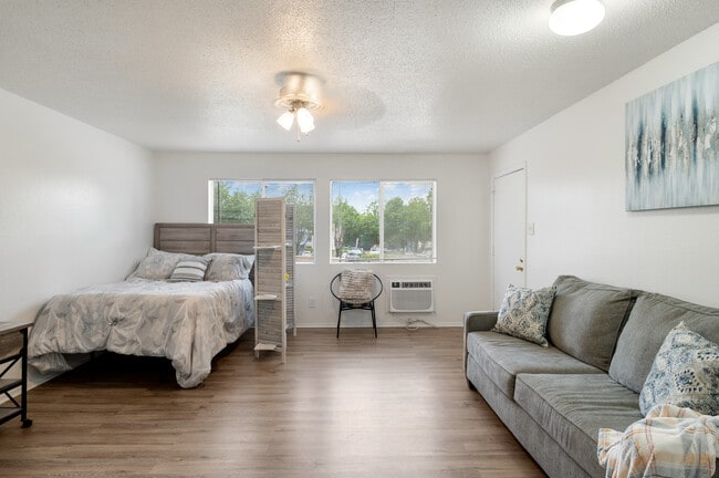 Photo - Paper Moon Apartments