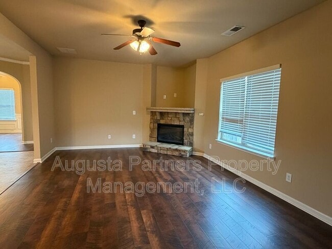 Photo - 3012 Burgess St