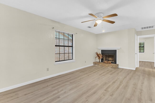 209 W Trinity St Unit C
