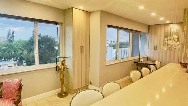 Photo - 329 SE 3rd St Unit 502S