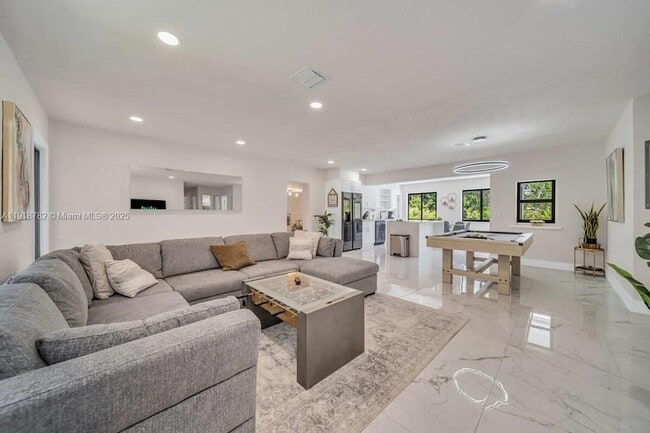 Photo - 305 NW 124th St