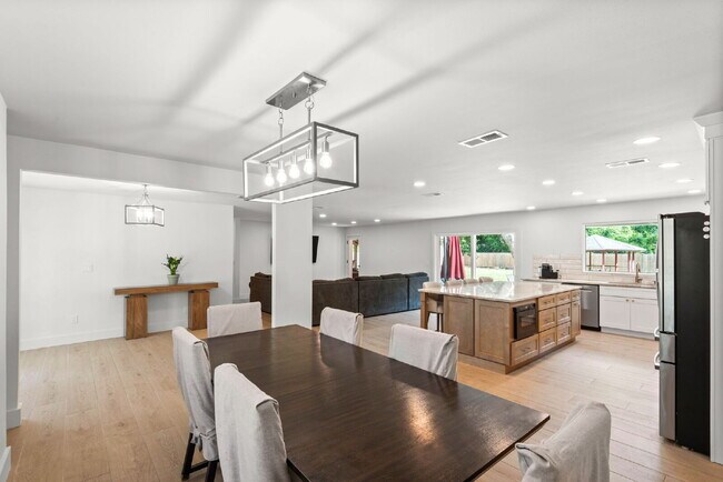 Photo - "Renovated 4-Bedroom in Rocky Bayou Estates!"