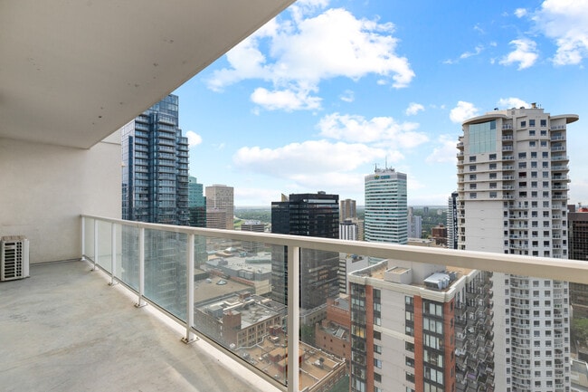 Photo - 10410-10102 102 Ave NW