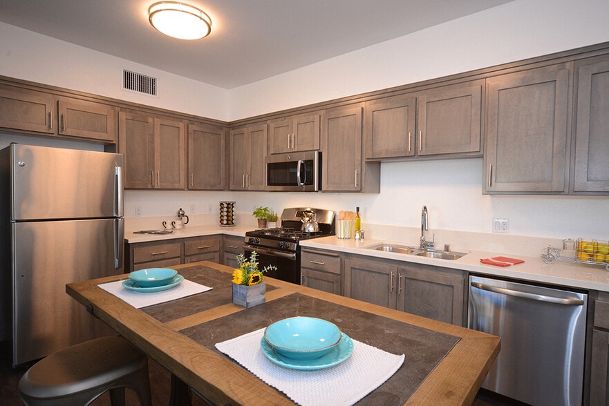 Yolo Apartments kitchen with appliances