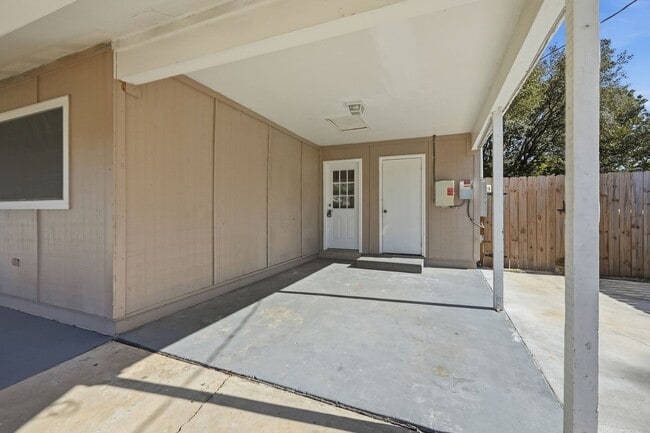 Photo - 3 bedroom in Mary Esther Heights!