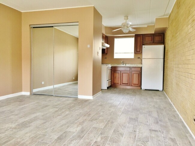 Photo - 6830 N Ozark Ave Apartment Unit 1B
