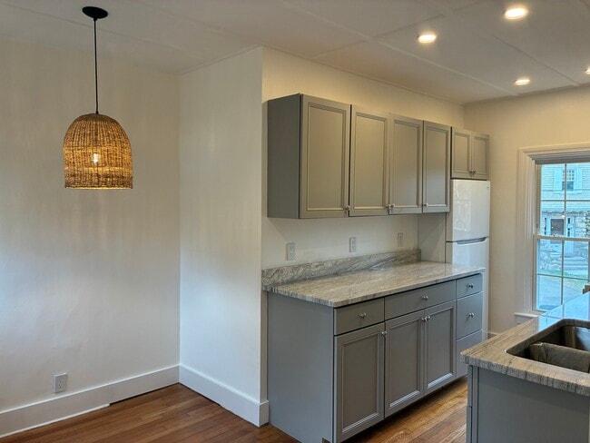 Breakfast nook - 142 Main St Unit 2S