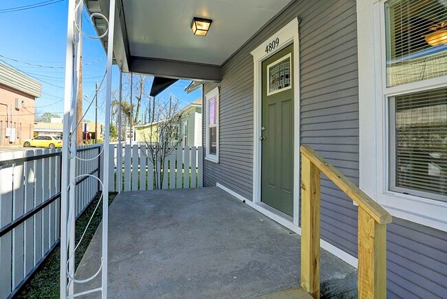 4809 Eli St
