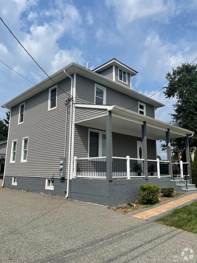 Building Photo - 239 Old Bridge Turnpike Rental