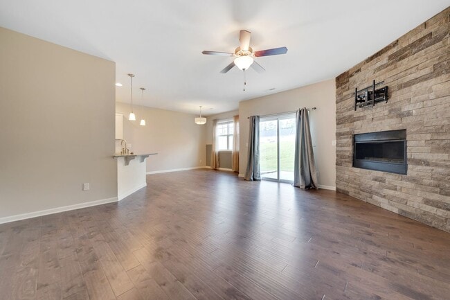 Photo - Beautiful 3bd/2.5ba Townhouse Available in Durham!