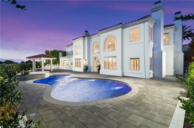 Building Photo - 5 Longboat Rental
