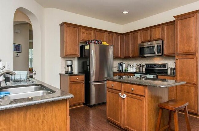 Kitchen - 725 Garden Square Ln