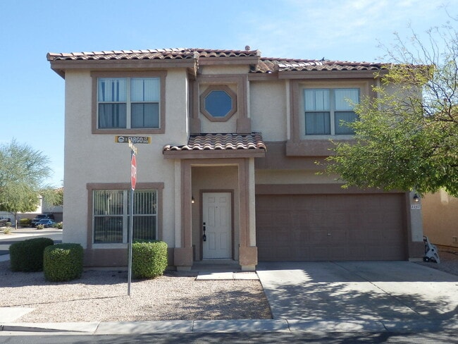 Building Photo - Spacious 2-Story Home with NEW Carpet and ...