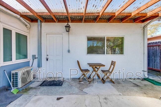 Building Photo - 439 Glendale Ave Unit Cottage Rental
