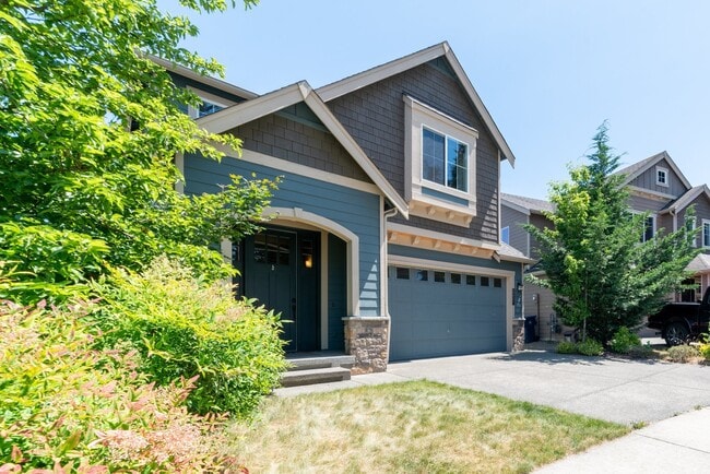 Photo - Large and Luxurious 2013 Built Home!