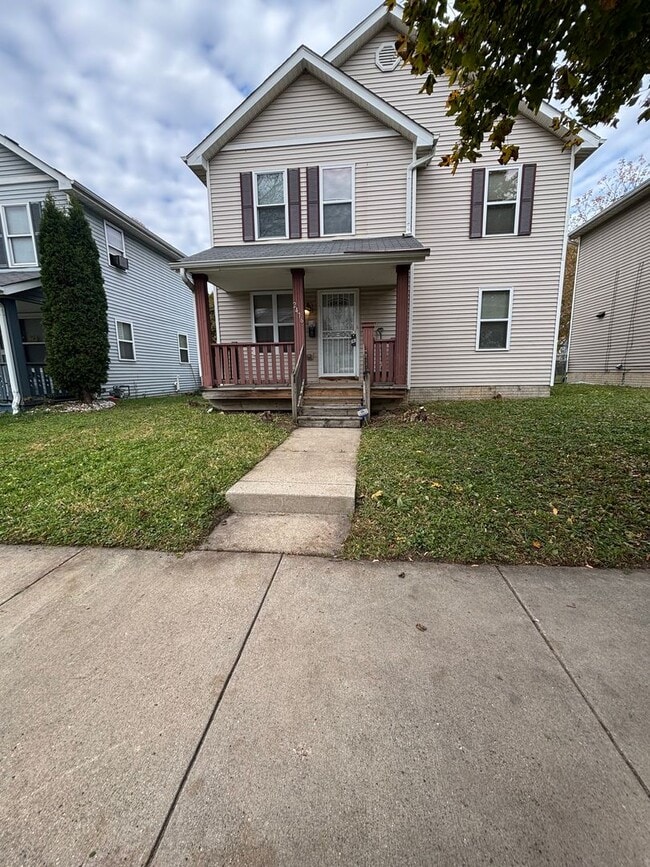 Building Photo - 3BR SINGLE FAMILY. TOTALLY REDONE.