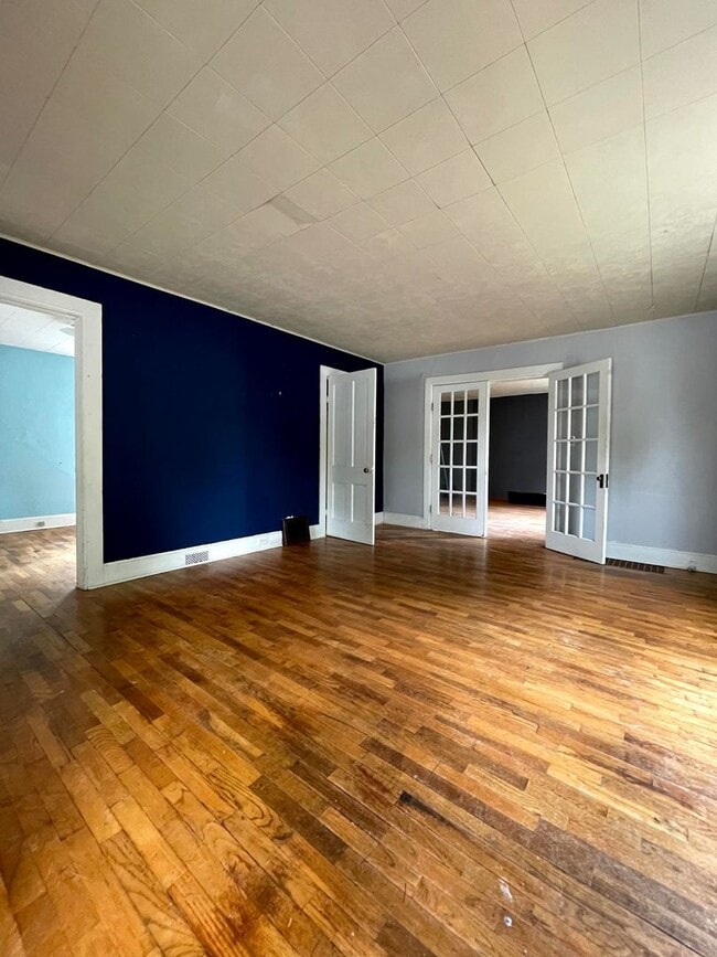 Photo - 1502 Ferry St
